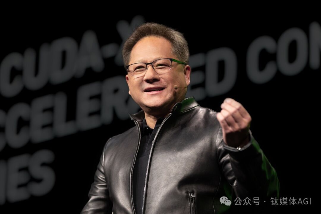 黄仁勋最新对谈：8年间GPU芯片性能提高